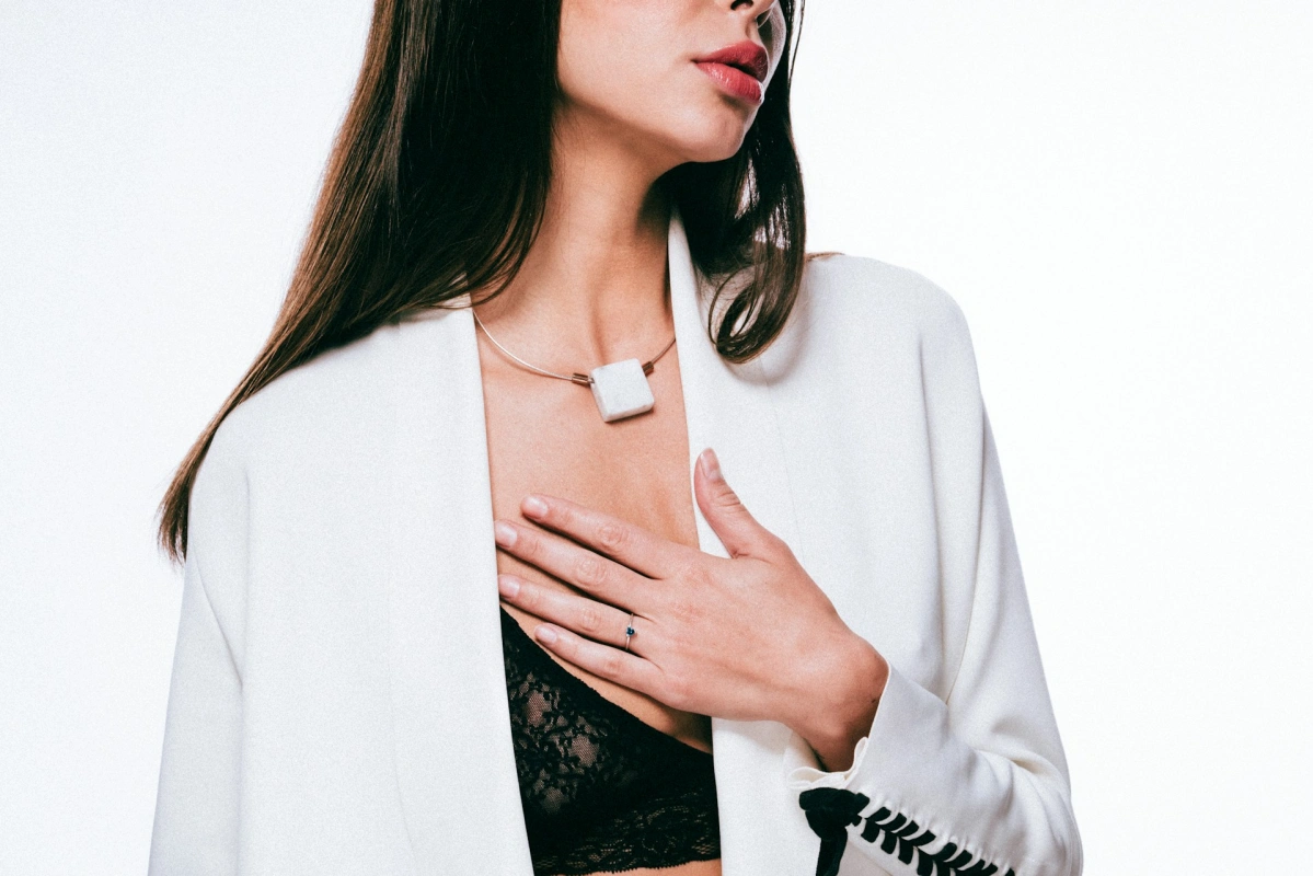 Bralette, miękki stanik, a może top sportowy? Stylowe alternatywy dla klasycznego biustonosza latem